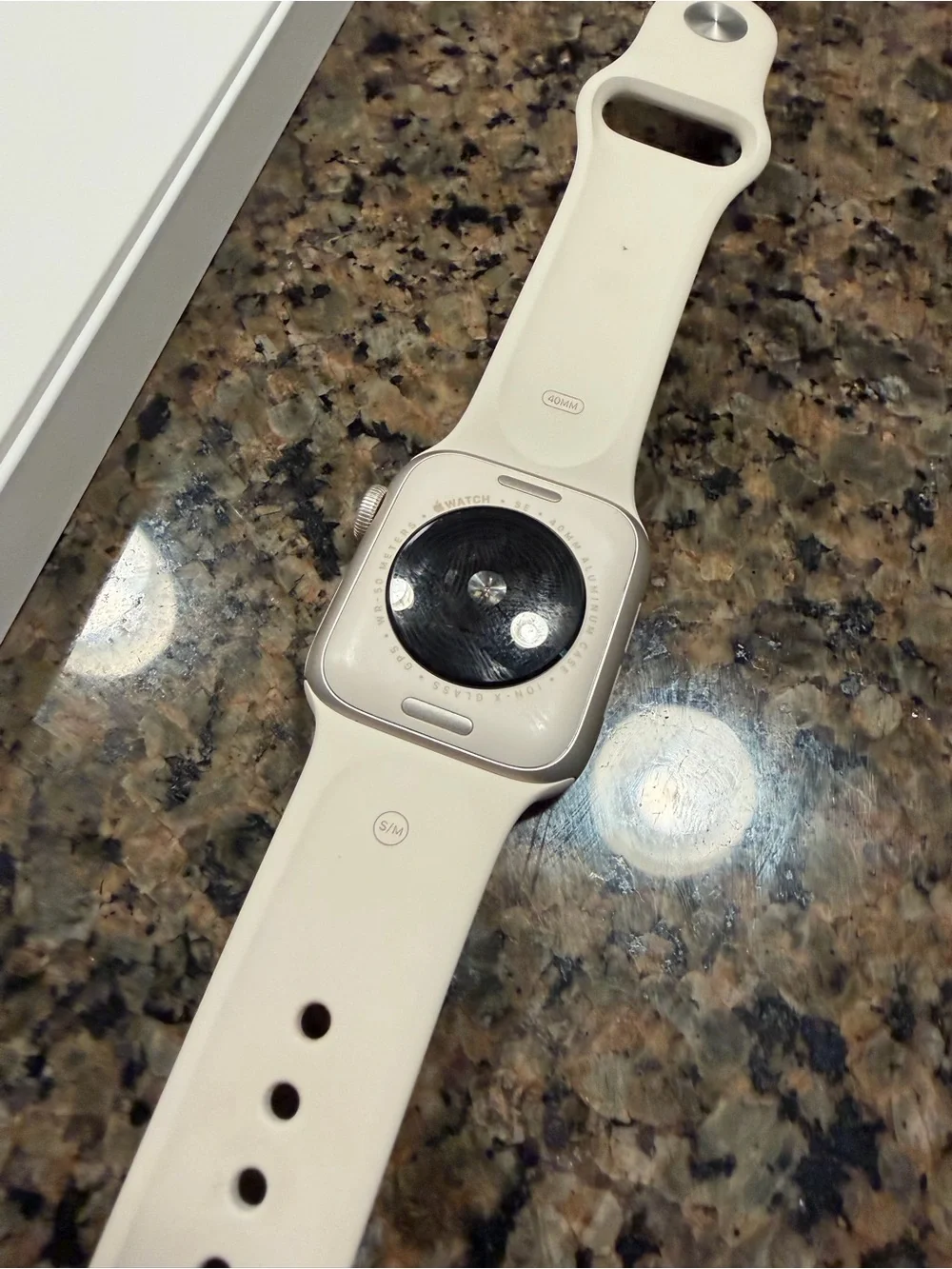Apple Watch SE 40 mm Starlight SB S/M GPS Works Great Cracked Screen
